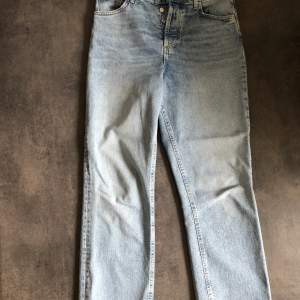 Zara jeans light blue, wide(r) leg, high waist buttoms up