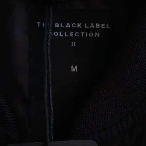 Svart Bomberjacka  - Bomberjackan är helt ny och oanvänd.