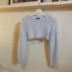 Cropad tröja  - Tröja från SHEIN som inte kommit till användning de var inte riktigt min stil:)