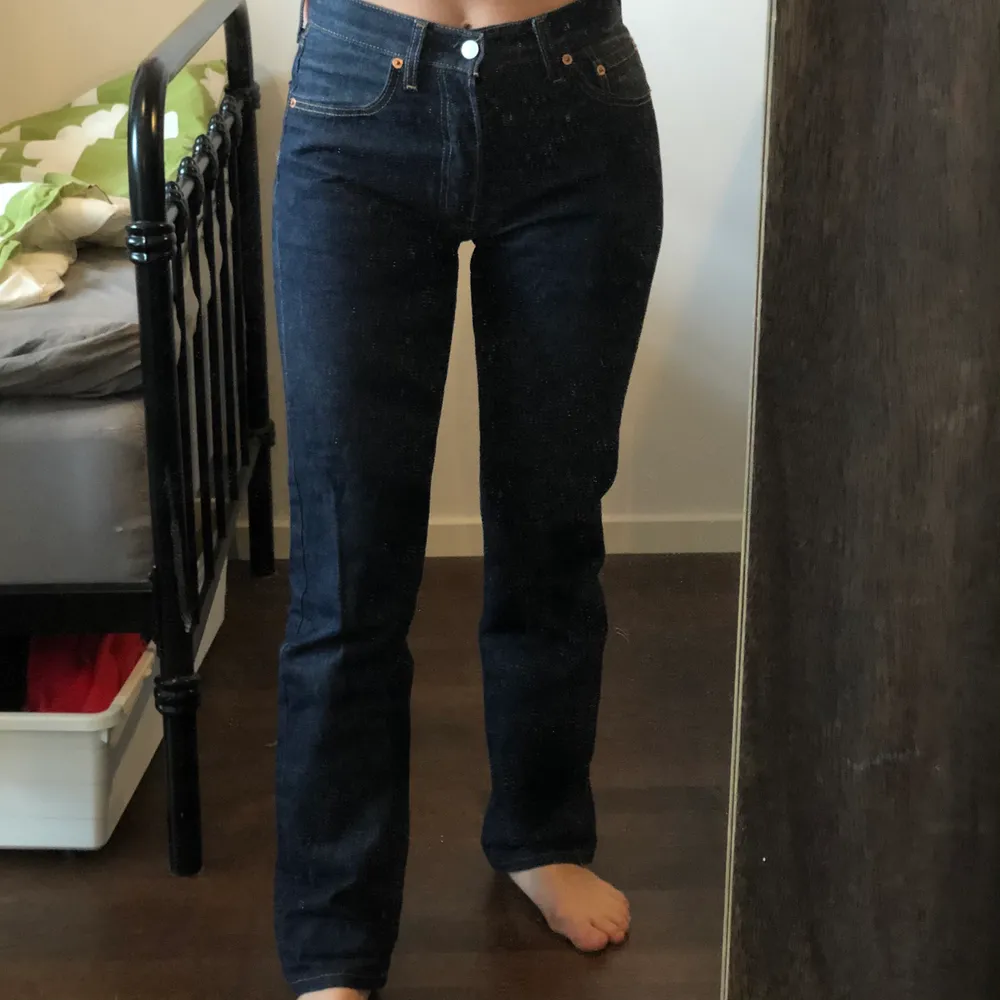 Supersnygga Levis jeans i modell 501. Storlek W29 L34. Jag är 165 som referens:). Jeans & Byxor.