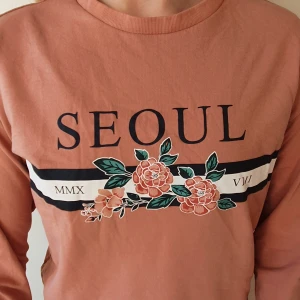 Sweater - Bekväm sweatshirt. För liten för mig. Perfekt skick.