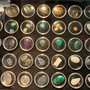  Äkta kristaller🔮 - Äkta kristaller, skriv och fråga för pris, namn och även för beskrivning av stenen du är instresserad över att köpa📿🔮🌷Perfekta att använda till t.ex smycketillverkning 