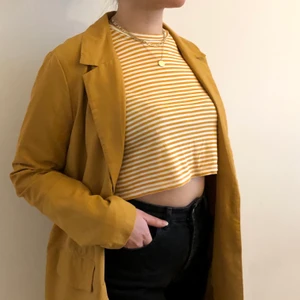 💛oversized kavaj💛 - Really cute oversized kavaj 🌞 ena knappen e lite lös så man får se till att sy fast den lite igen 💛