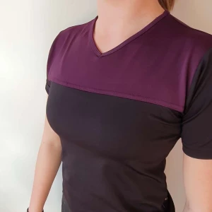 Tränings tröja/t-shirt storlek M - Lila och svart t-shirt för träning. Bra skick. Frakten är inkluderad i priset som står.