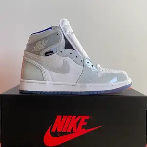 Air Jordan 1 Retro High Zoom White Racer Blue. Brand new. Size US 7.5/ EU 40.5. 6199kr. Meet-up in Stockholm available. No trade/exchange.  