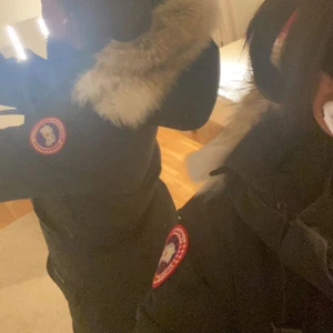 Canada goose jacka - Stor päls, storlek s funkar även som xs,vet inte vart kvittot är men kan letas fram om de behövs🤍