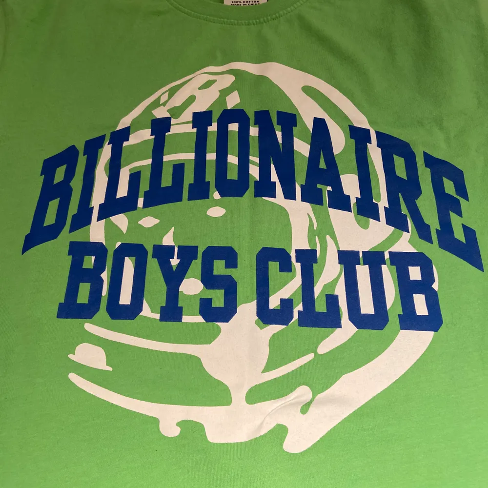 Green billionaire boys club tee in medium, only used 5 times. Bought in japan . Skjortor.