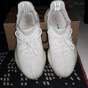 Adidas yeezy cream - Knappt använda, stockX kvitto finns. 
