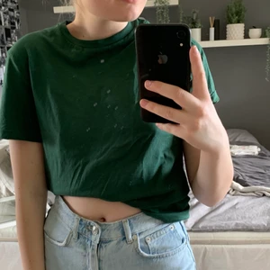 Djupgrön tshirt  - Från H&M snygg frön färg, väldigt mjuk.