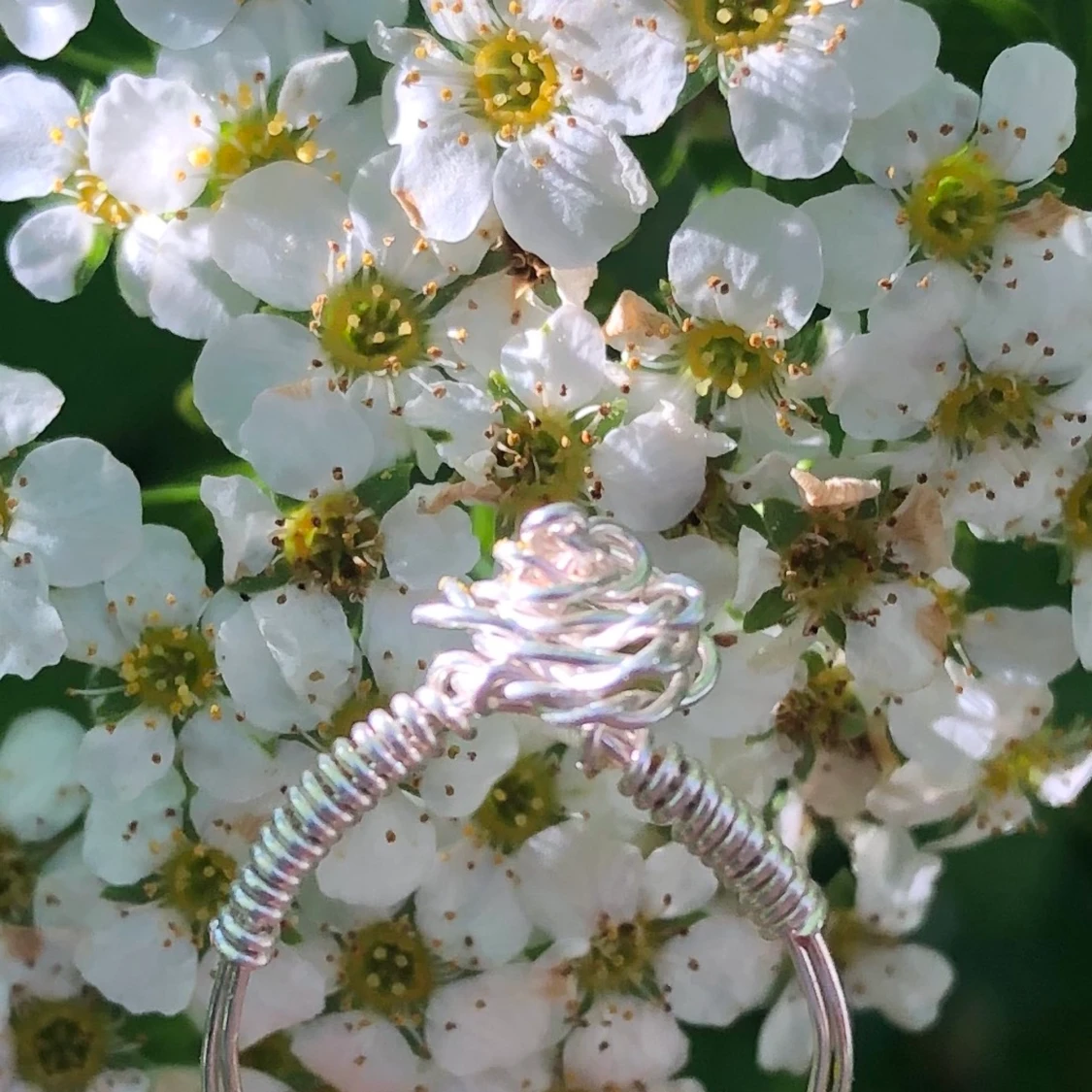 En silvrig Blom ring 