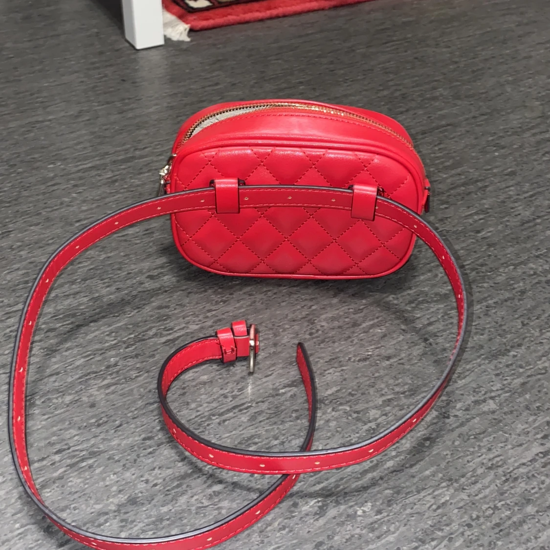 Guess väska röd  - 90