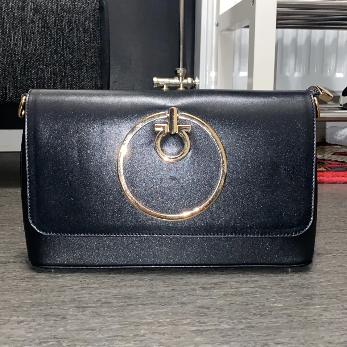 Svart guld väska 