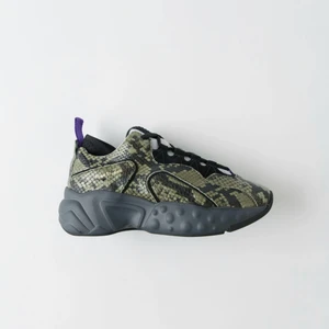 Acne sneakers Manhattan - Näst intill oanvända skor som tyvärr inte kommer till användning. 