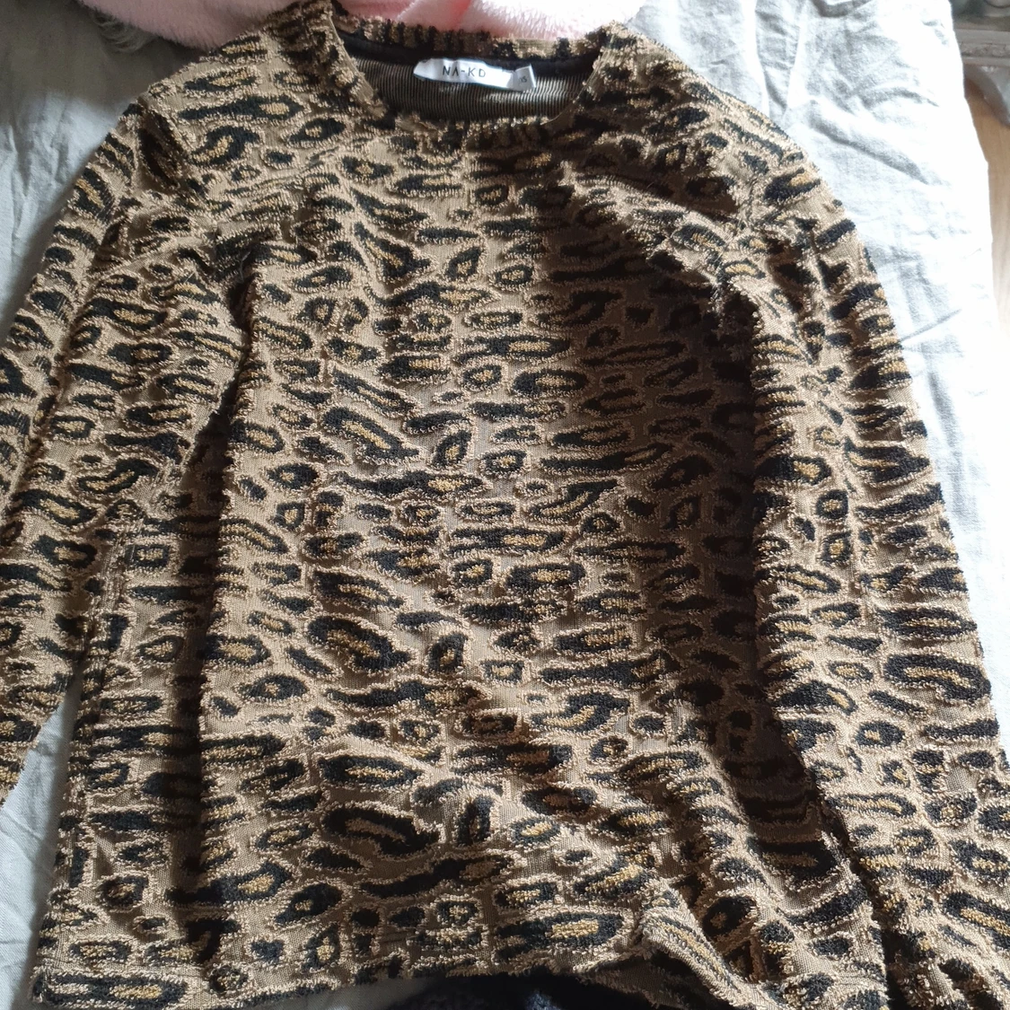 Nakd tröja med långärm och axelvaddar, st Xxs