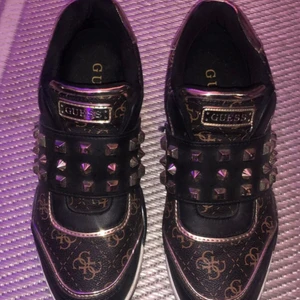 Guess skor - Har aldrig kommit till användning 