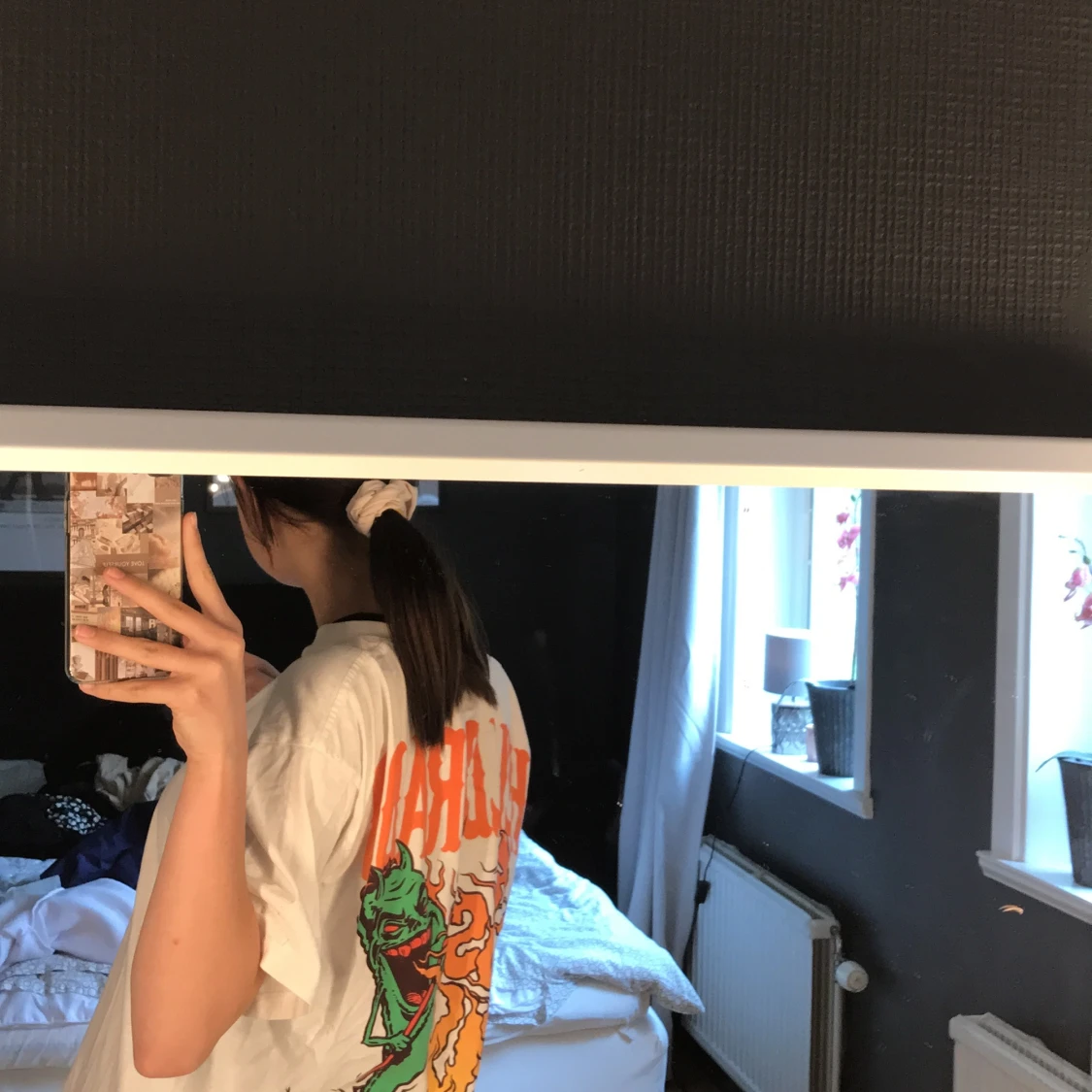 Vit oversize t-shirt (coolt tryck på ryggen) - 91