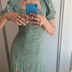 Sommar klänning  - Jätte fin i längd och figur. Säljer pga inte min stil❤️