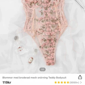 Korsettliknande underkläder  - Köpt från shein fast den passade inte mig vid bysten, annars tycker jag den är jättefin. Strl s, bra kvalité 