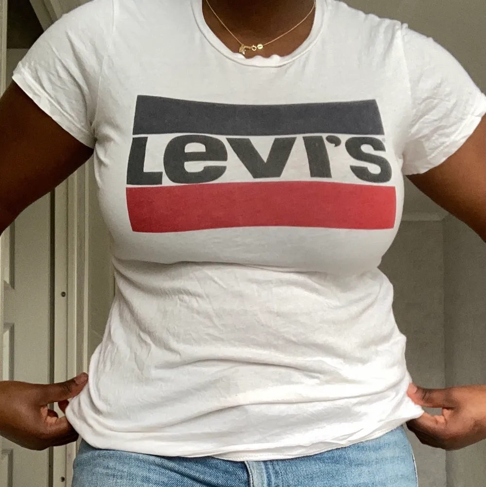 T-shirt från Levis . T-shirts.