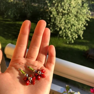 Örhängen - Jättefina örhängen som ser ut som blommor🤍