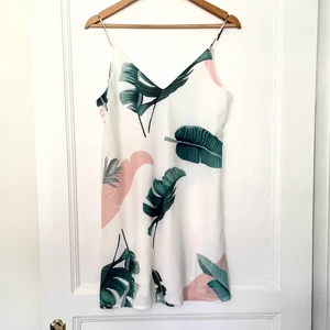 Sommarklänning  - Söt sommarklänning - aldrig använt