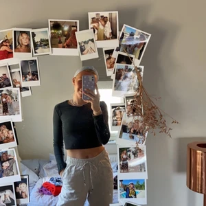 Svart cropad topp - Jättefin svart cropad topp från Zara🦋