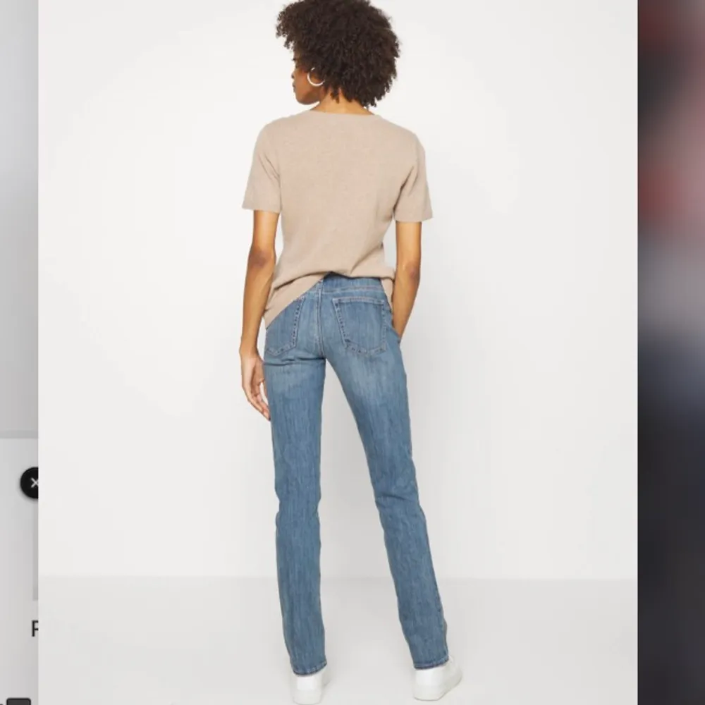 Jättefina jeans från gap köpta på zalando som tyvärr inte kommer till användning då de är lite små för mig. Använda 3 gånger så dom är så gott som nya. Slutsålda i denna storlek. Frakt betalas av köpare, priset går att diskutera.. Jeans & Byxor.