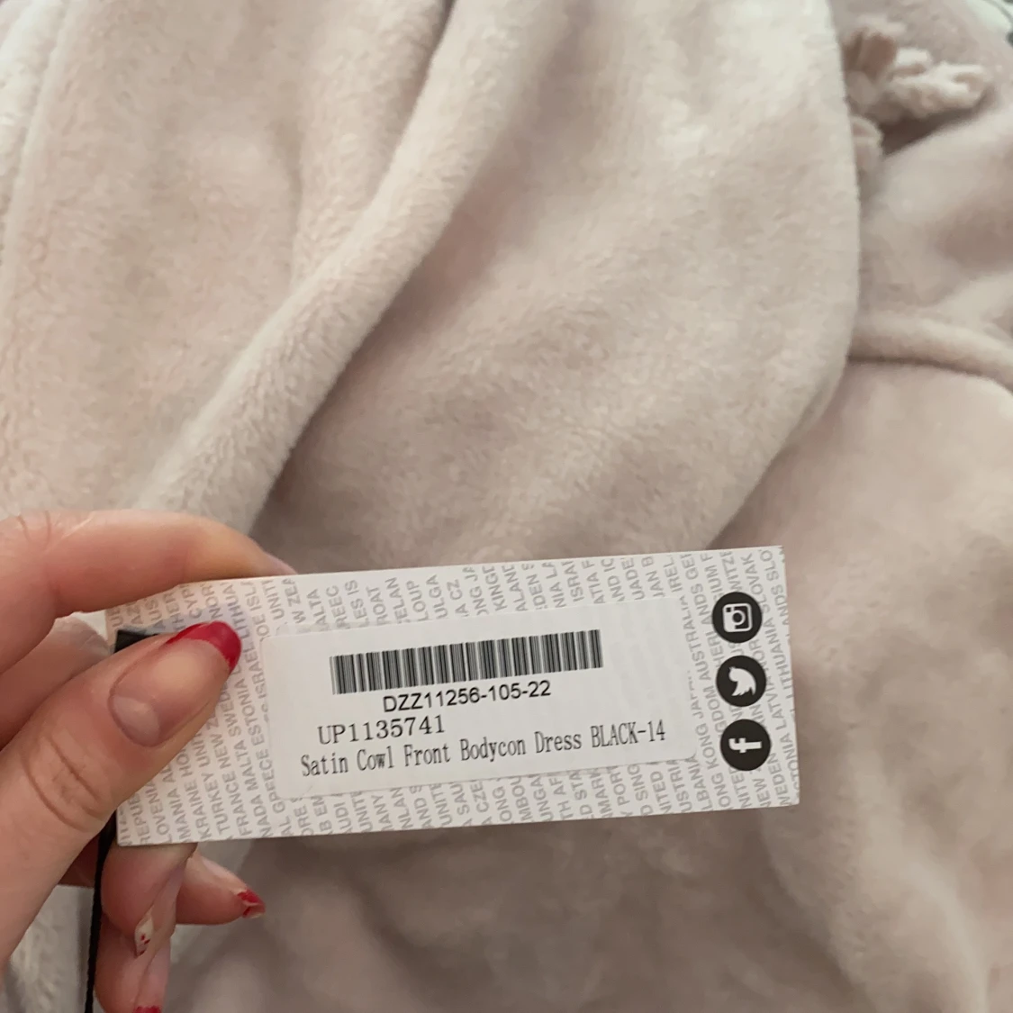 Svart kortklänning i siden - 91