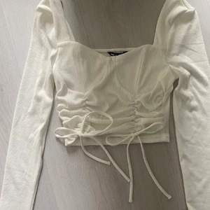 Topp - Säljer denna oanvända somriga topp från SHEIN, då den inte passade mig. Fler bilder kan fås vid intresse! Köparen står för frakt🥰