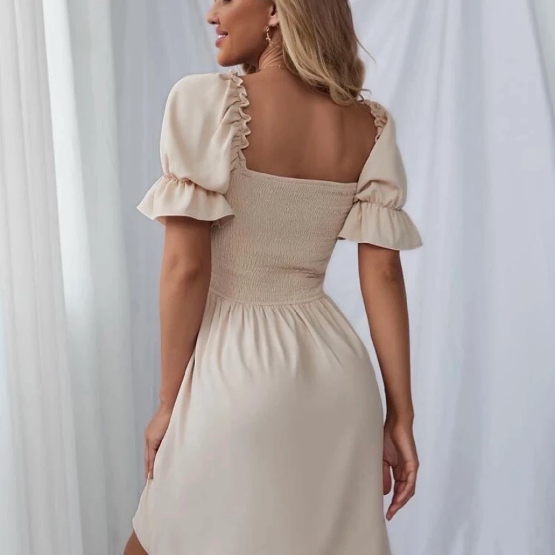 Beige klänning från shein - 90