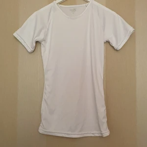 Vit träningströja - Vit basis träningströja.