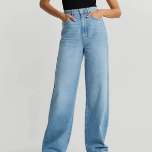 jeans - Visa långa jeans från Gina ”Idun”, jag är 169cm lång med långa ben, har klippt av dom lite längst ner eftersom jag gick på byxorna