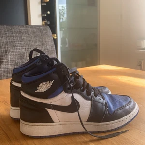 Jordans 💖 - Säljer mina äkta jordans!! Strl 38,5 men är mer som en 38 🥰 nypris: 4000 kr