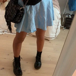 Fila kjol - Säljer en jätte fin sommar kjol från fila. Dock vet jag inte storleken men har 36/38/S och denna passar super bra på mig💞💞