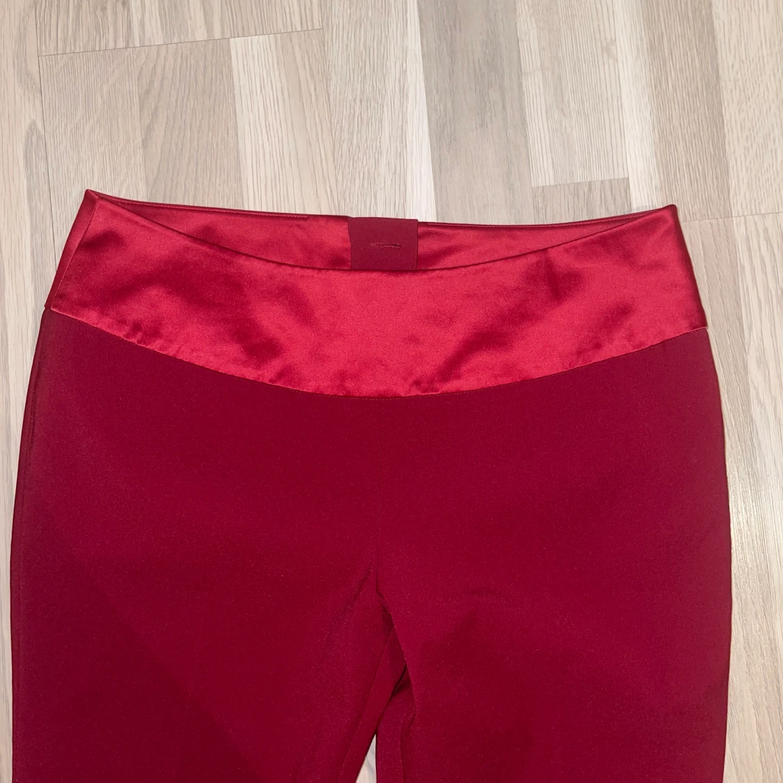 Lågmidjade röda byxor - 91