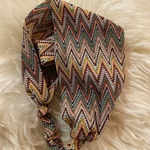 Hårband missoni mönstrad - Hårband från HM som påminner om missoni. One size
