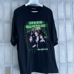 Balenciaga Speedhunters t shirt - Condition: 8/10 Size: L Pris: 3.300kr  Fraktas på köparens bekostnad om inget annat har sagts   //Patrik