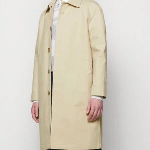 Ny Club monaco Trenchcoat - Helt ny club monaco trenchcoat, använd ca två gånger, unisex, nypris ca 3000kr, köparen står för frakt