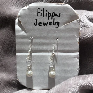 ~örhängen~ - Nyhet! Nu kommer jag att börja sälja örhängen igen! Dom här är så fina och passar till allt. Kostar 50kr utan inräknad frakt 🚚 hoppas ni vill köpa❤️🥰