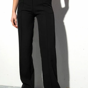 Kostymbyxor  - Säljer dessa superfina kostymbyxor från madlady i S då som var för små för mig & retur lappen slängdes av misstag. Endast testade därav är lappen kvar:) 