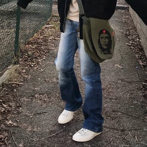 Diesel bootcut jeans - Ett par baggy bootcut jeans som är råå feta. Så snygga men lite för stora för mig därav säljes! Kontakta mig om mått eller fler bilder! ⚠️ Var god följ budgivningens regler ⚠️