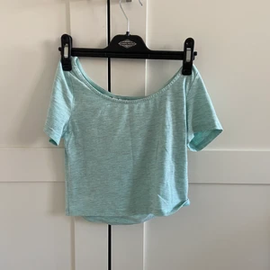 Turkos cropptopp - Fin turkos cropptopp som jag säljer pga att jag inte längre använder den.