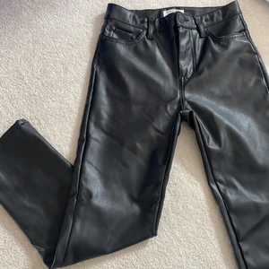 Skinbyxor  - Skinbyxor från lindex knappt använda. Super fina sitter bra. 