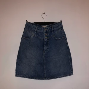 Ginatricot jeanskjol - Nästan nyskick, använd fåtal gånger.