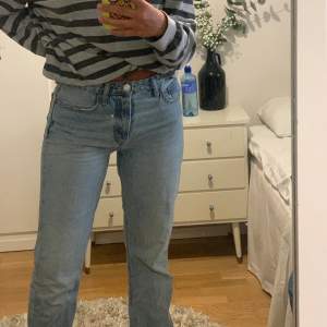 As populära och snygga (!!) zara jeans. Strl 38 och bra skick. 💓