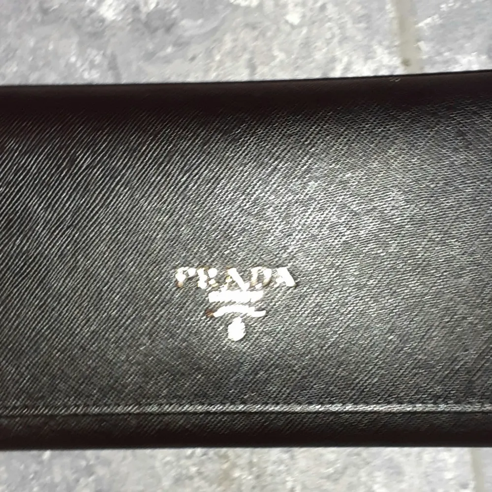 NY svart plånbok i fin design. Fake.. Väskor.