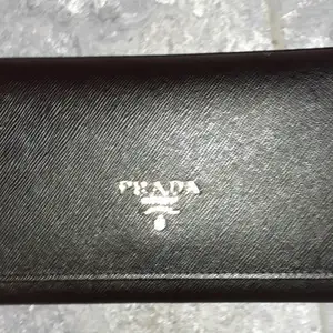 NY svart plånbok i fin design. Fake.