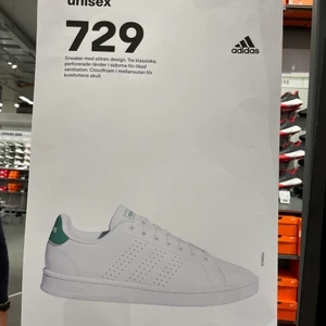 Fina rena adidas skor  - Rena och fina skor, skriv ifall ni vill ha mer bilder inte alls mkt använda och säljer dem pg av vill köpa nya. Priset kan sänkas 