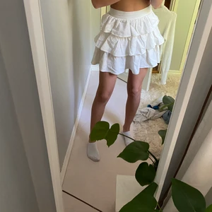 Storlek xs - En jätte fin volangkjol som är i storlek xs💓 frakten kostar 50kr