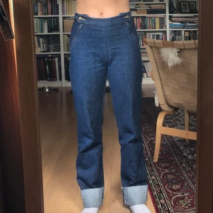 Jeans - Köpta på plick. Bra skick. Långa på mig som är 156cm.
